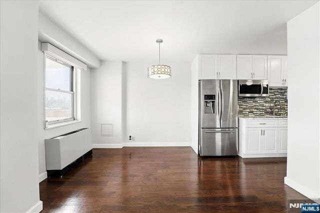 6600 Boulevard East AD, West New York, NJ 07093