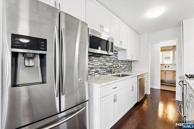 6600 Boulevard East AD, West New York, NJ 07093