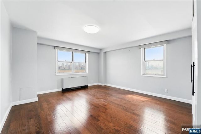 6600 Boulevard East AD, West New York, NJ 07093