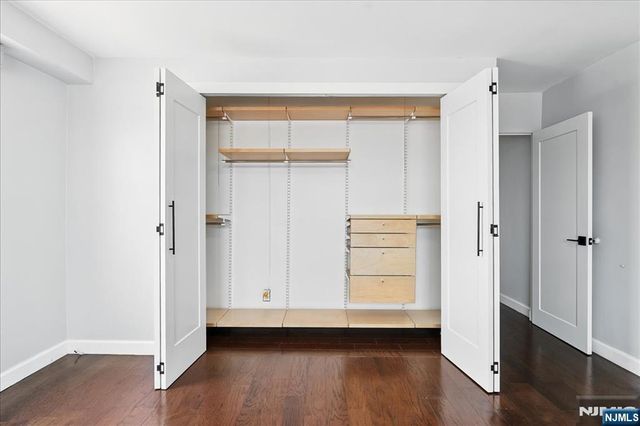 6600 Boulevard East AD, West New York, NJ 07093