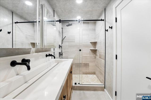 6600 Boulevard East AD, West New York, NJ 07093