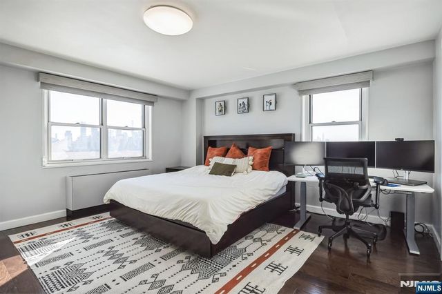 6600 Boulevard East AD, West New York, NJ 07093