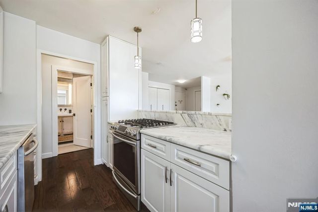 6600 Boulevard East AD, West New York, NJ 07093