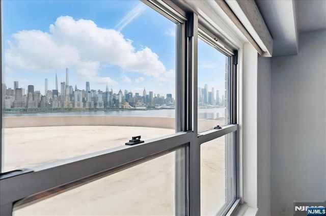 6600 Boulevard East AD, West New York, NJ 07093