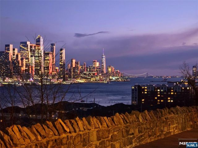 6600 Boulevard East AD, West New York, NJ 07093