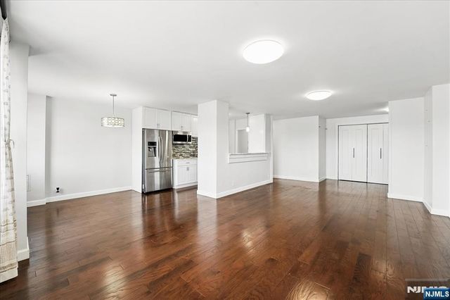 6600 Boulevard East AD, West New York, NJ 07093