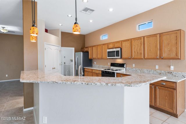 336 W Sunrise Vista Drive, Green Valley, AZ 85614