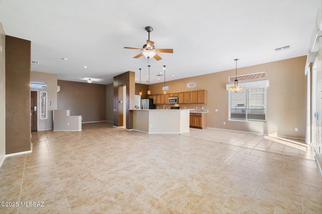 336 W Sunrise Vista Drive, Green Valley, AZ 85614
