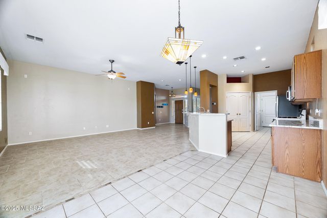 336 W Sunrise Vista Drive, Green Valley, AZ 85614