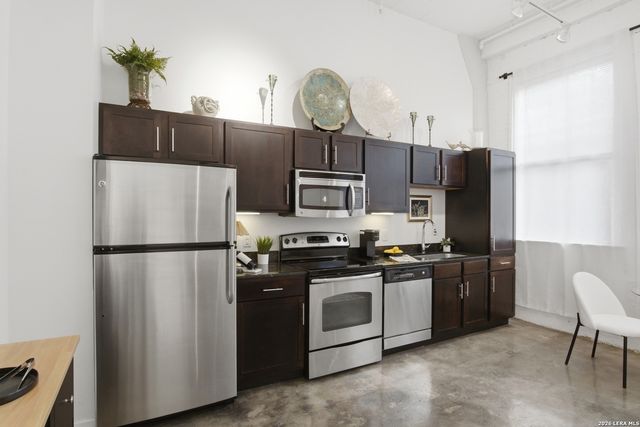 1401 S Flores St Apt 212, San Antonio, TX 78204