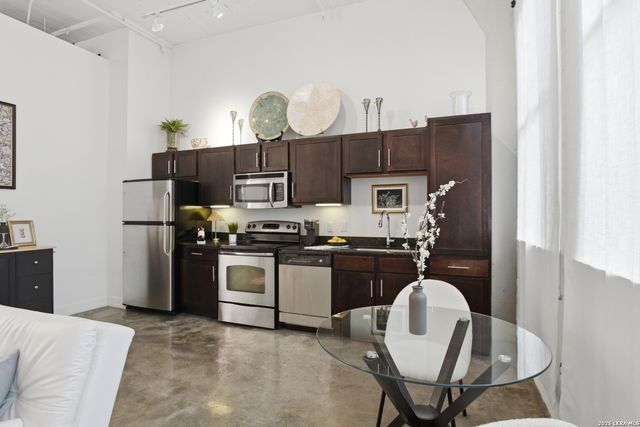 1401 S Flores St Apt 212, San Antonio, TX 78204