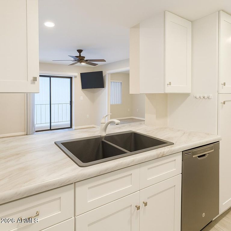 3033 E DEVONSHIRE Avenue 1009, Phoenix, AZ 85016 — photo 4
