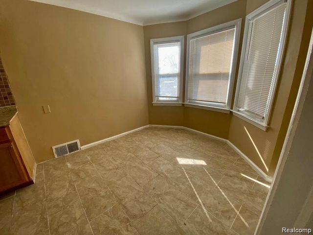 9156 Winthrop Street, Detroit, MI 48228