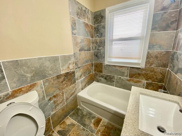 9156 Winthrop Street, Detroit, MI 48228