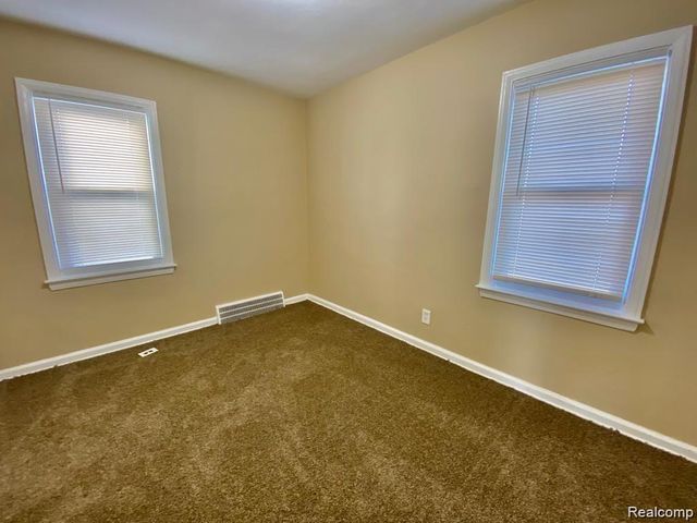 9156 Winthrop Street, Detroit, MI 48228