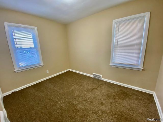 9156 Winthrop Street, Detroit, MI 48228