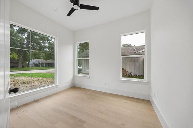 4817 Kingfisher Drive, Houston, TX 77035
