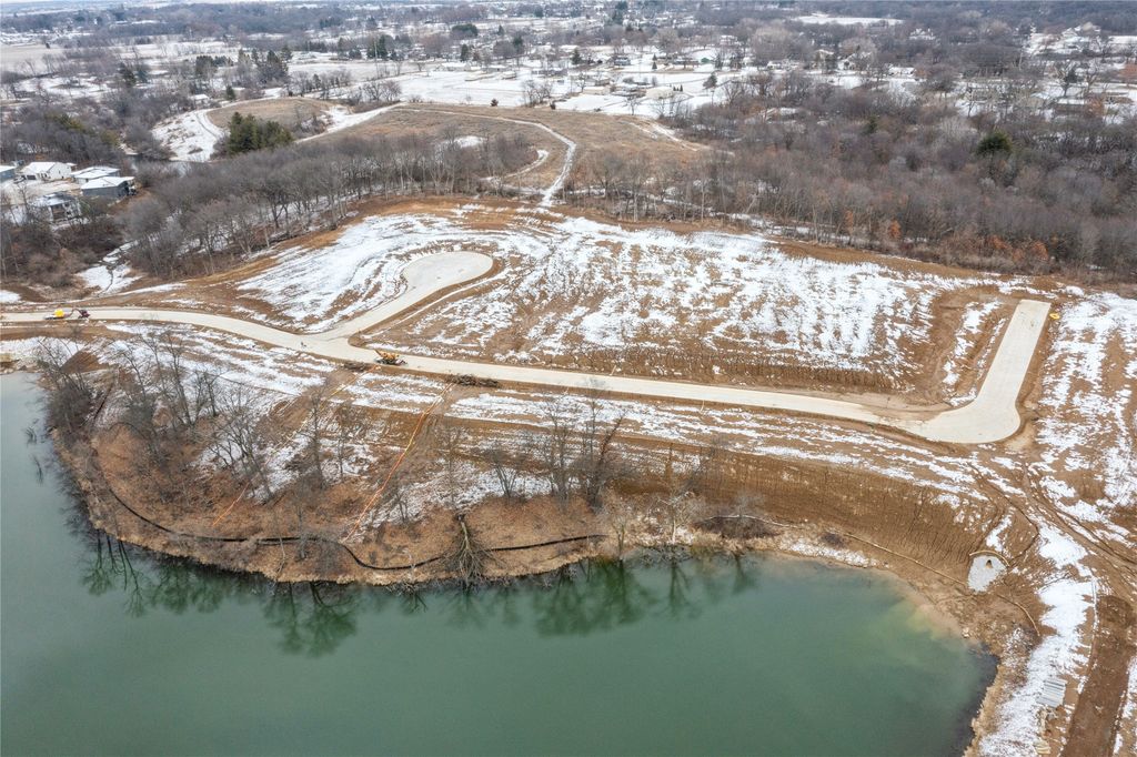 1200 Arbor Woods Drive, Pleasant Hill, IA 50327