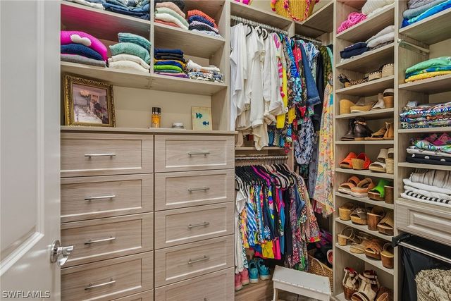 2730 Aviamar CIR, Naples, FL 34114