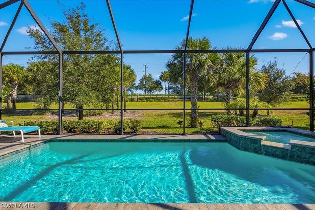 2730 Aviamar CIR, Naples, FL 34114