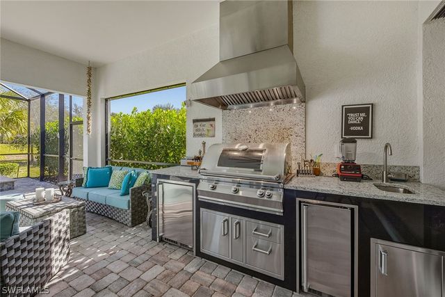 2730 Aviamar CIR, Naples, FL 34114