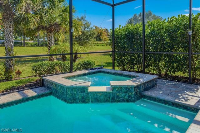 2730 Aviamar CIR, Naples, FL 34114