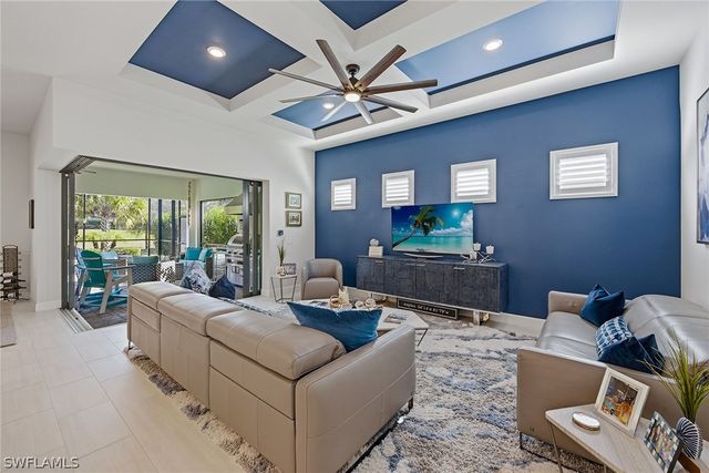 2730 Aviamar CIR, Naples, FL 34114