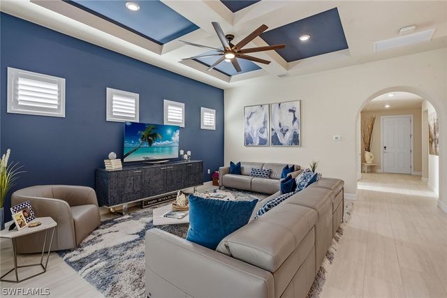 2730 Aviamar CIR, Naples, FL 34114