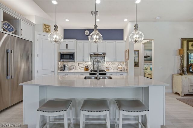 2730 Aviamar CIR, Naples, FL 34114