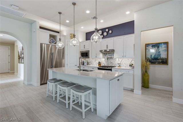 2730 Aviamar CIR, Naples, FL 34114