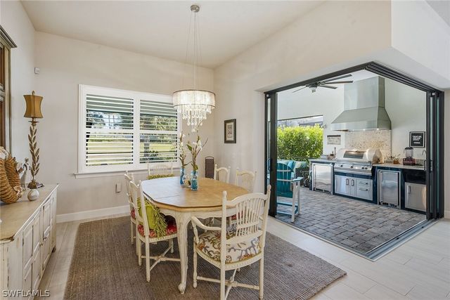 2730 Aviamar CIR, Naples, FL 34114