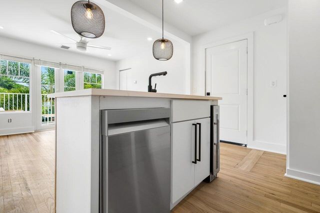 401 NE 2nd Avenue 4, Delray Beach, FL 33444