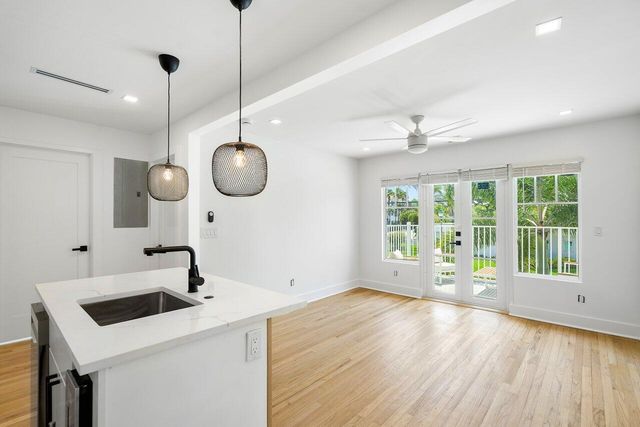 401 NE 2nd Avenue 4, Delray Beach, FL 33444