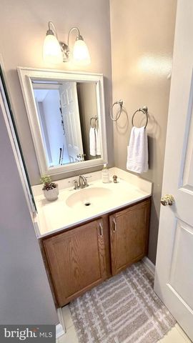 5 STRICKLAND CT, Newark, DE 19702
