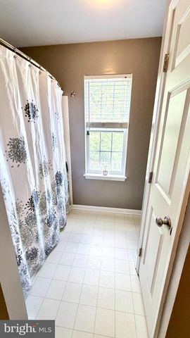5 STRICKLAND CT, Newark, DE 19702