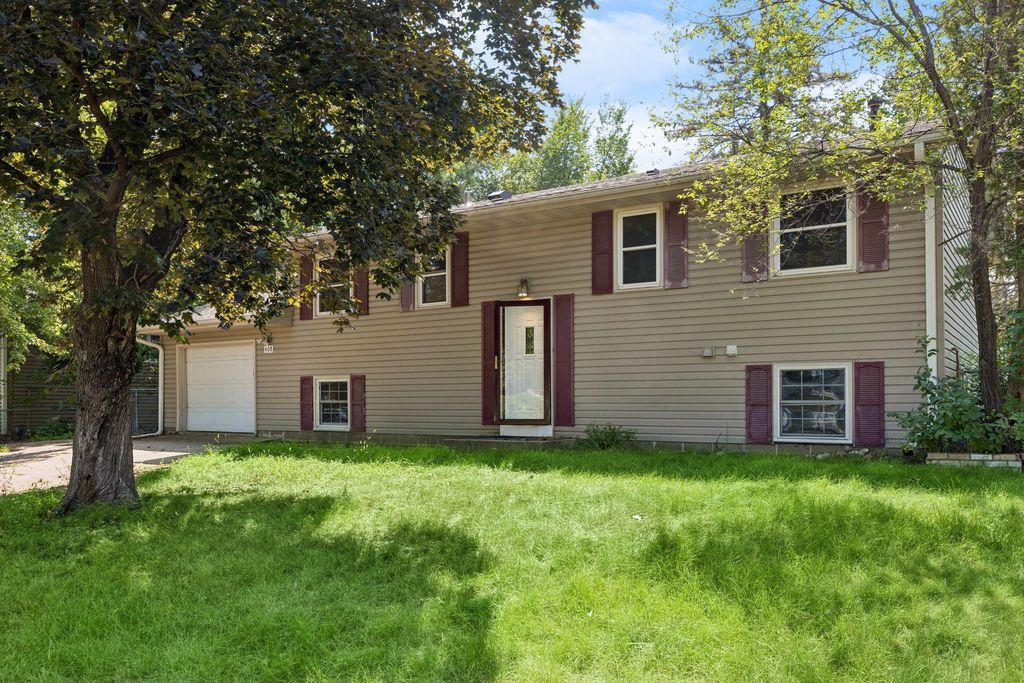 408 117th Avenue NW, Coon Rapids, MN 55448
