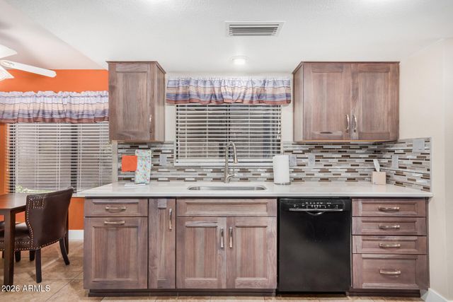 9823 W TOPEKA Drive, Peoria, AZ 85382