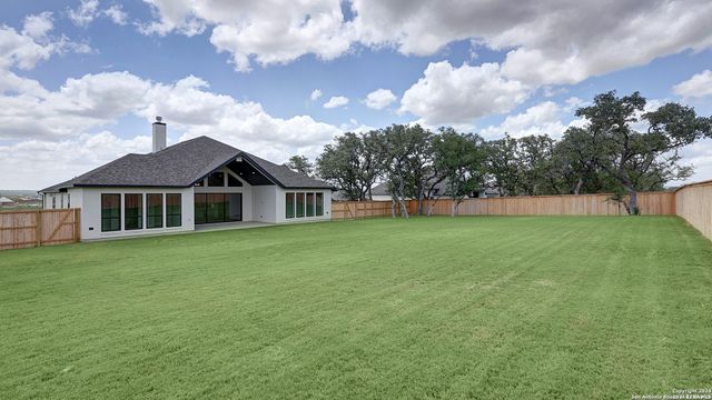 451 FALCON CV, Castroville, TX 78009