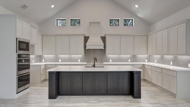 451 FALCON CV, Castroville, TX 78009