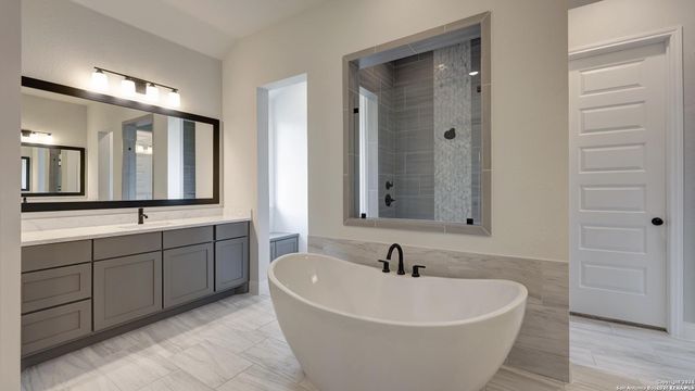 451 FALCON CV, Castroville, TX 78009