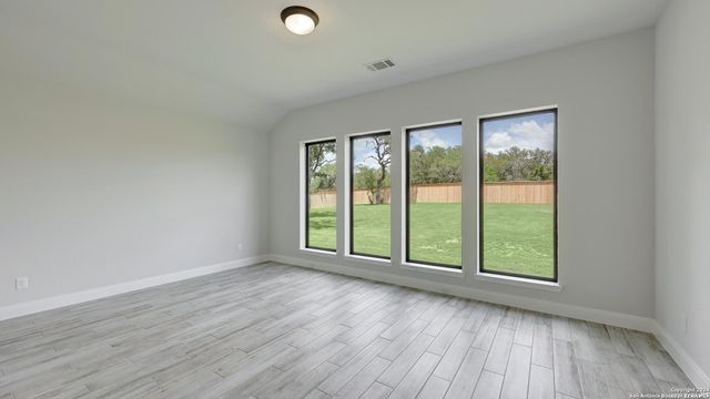 451 FALCON CV, Castroville, TX 78009