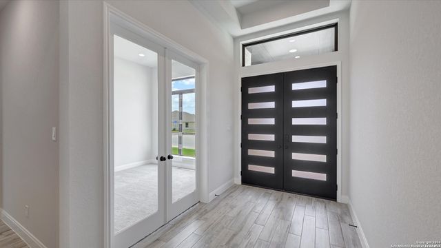 451 FALCON CV, Castroville, TX 78009