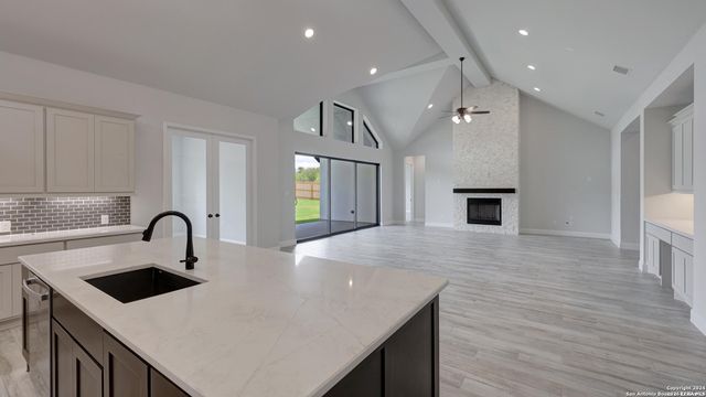 451 FALCON CV, Castroville, TX 78009