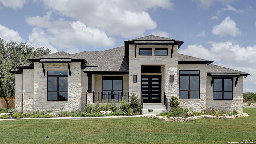 451 FALCON CV, Castroville, TX 78009