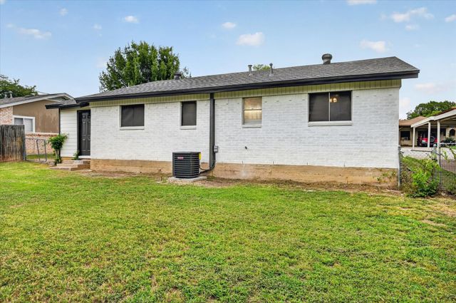3633 Larry Street, Haltom City, TX 76117
