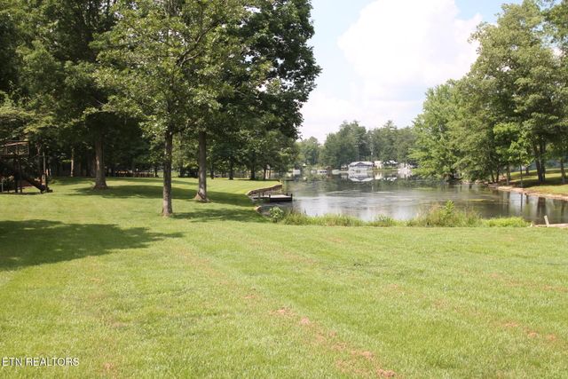 176 Fairway St, Crossville, TN 38571