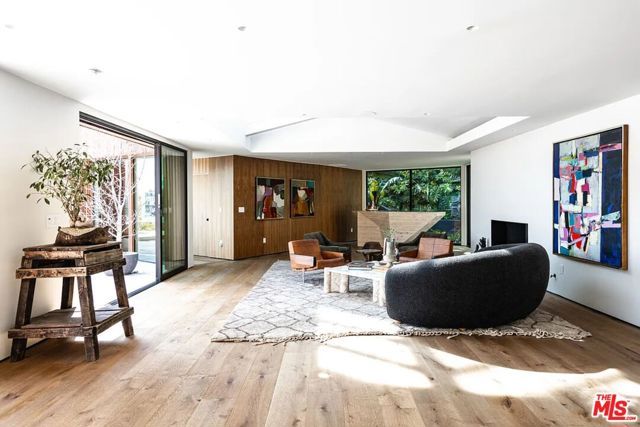 1883 Rising Glen Road, Los Angeles, CA 90069