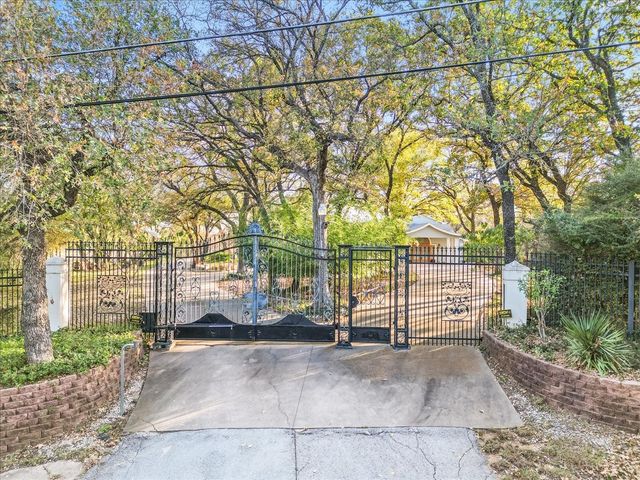 8248 Meadowbrook Drive, Fort Worth, TX 76120