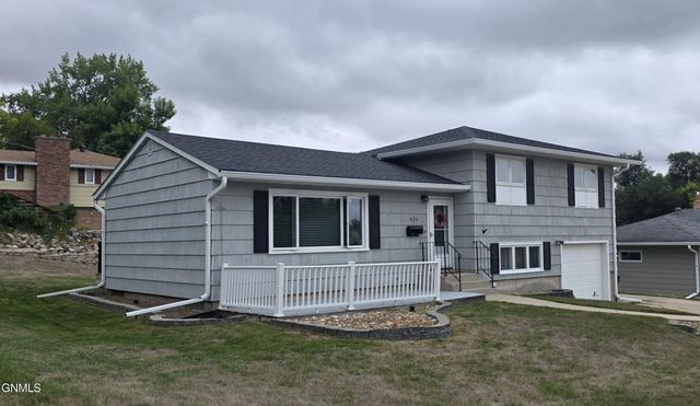 426 9th Street NW, Valley City, ND 58072 property photo