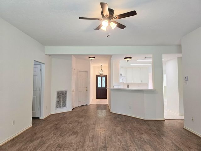 147 W Russet Grove Circle, The Woodlands, TX 77384